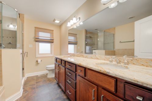 435 37th Pl, Chicago IL 60632-1621 exterior