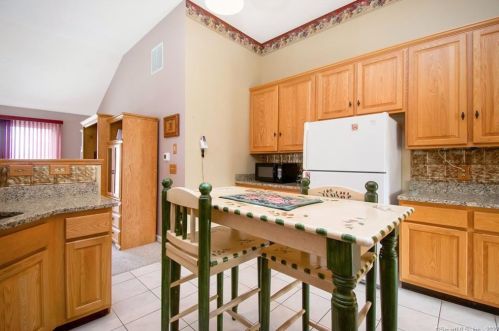 51 Berrios Hl Rd, Windsor CT 06095-1003 exterior