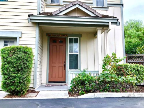 1302 Tapestry Ln, Concord CA 94520-3965 exterior