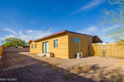 2201 Los Altos Ave, Tucson AZ  85705-5727 exterior