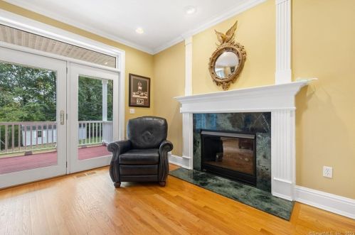 2 Farmington Rdg Dr, Farmington CT 06032-2456 exterior