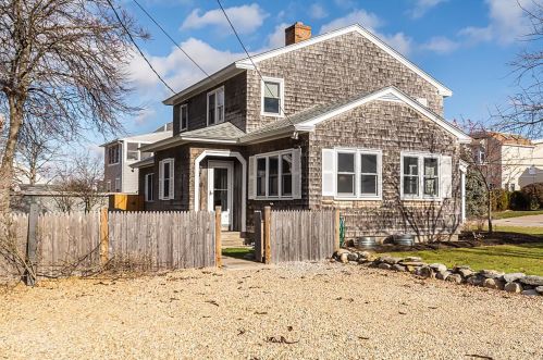 152 Atlantic Ave, Seabrook NH 03874-4828 exterior