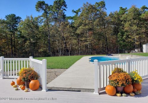 660 Berkeley Ave, Berkeley Township NJ 08721-3703 exterior