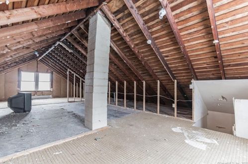 43 Elro St, Manchester CT 06040-4228 exterior