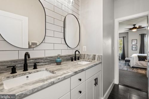 23073 Creighton Farms Dr, Leesburg VA 20175-6491 exterior