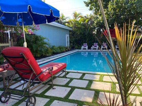 728 102 Ave, Naples FL 34108-3213 exterior