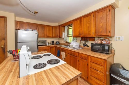 210 Geer Rd, Exeter CT 06249-2604 exterior