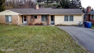 1030 Cedar Bend Dr, Ann Arbor MI  48105-2301 exterior