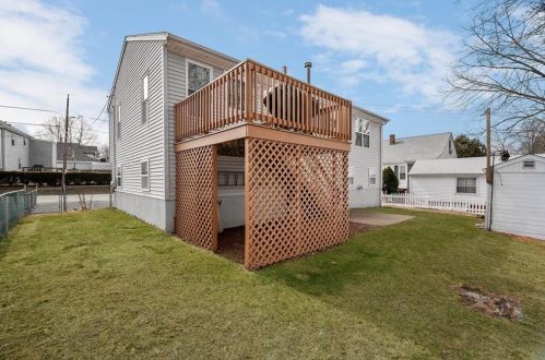 19 Virginia Ave, Woonsocket RI 02895-5630 exterior