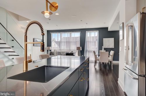 654 13 St, Philadelphia PA 19123-2427 exterior