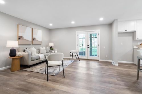 1049 Fernpark Dr, Saint Louis MO 63141-6132 exterior