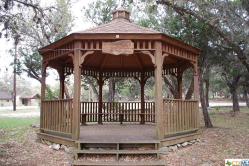 1891 Tanglewood Trl Ct, Spring Branch TX 78070-5237 exterior