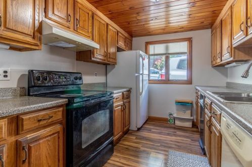 402 Cumberland Hill Rd, Woonsocket RI 02895-4820 exterior