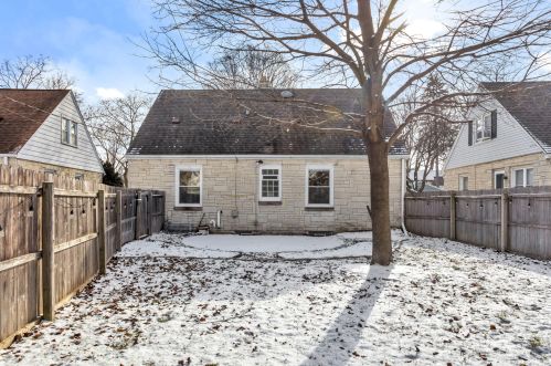 9016 Mount Vernon Ave, Milwaukee WI  53226-4542 exterior