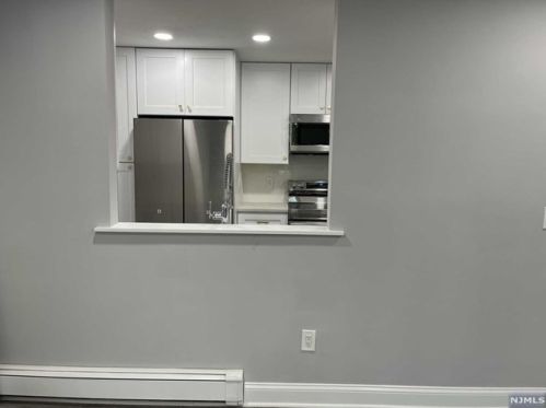 18 Massa Ln, Edgewater NJ exterior