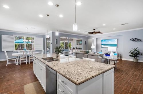 8510 Karina Ct, Naples FL 34114-2752 exterior