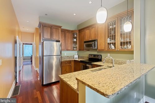 309 Lawrence St, Philadelphia PA 19133-3023 exterior