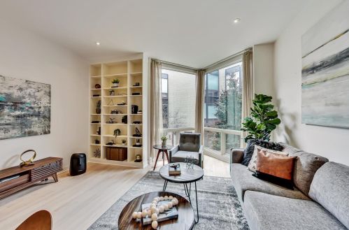 1237 Cottage Pl, Chicago IL  60607-2855 exterior