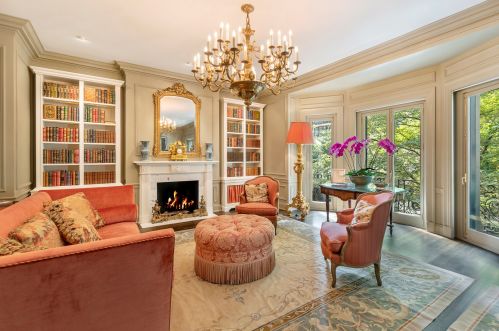 1521 State Pkwy, Chicago IL 60610-1613 exterior