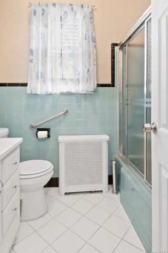 2320 Tenbroeck Ave, Bronx NY 10469-5308 exterior