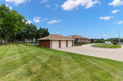 8411 Valcour Ave, Saint Louis MO 63123-3112 exterior