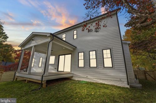 1327 Mayflower Dr, Mc Lean VA 22101-3405 exterior