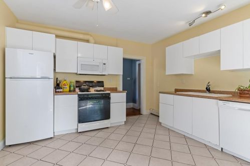 246 Smith St, Providence RI 02911-3307 exterior