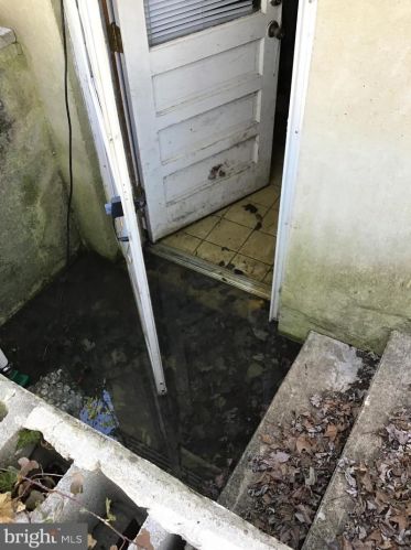 1715 Chesapeake Dr, Edgewater MD 21037-2325 exterior