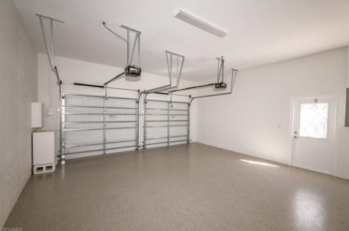 9980 Vanderbilt Dr, Naples FL 34108-2170 exterior