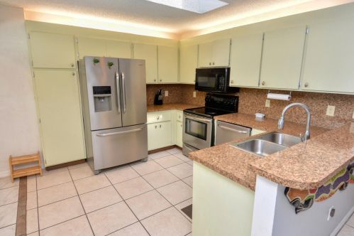 834 Walters Ter, Fort Pierce FL 34983-3963 exterior