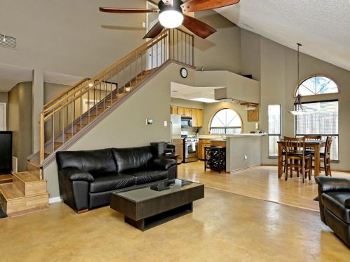 4211 Alexandria Dr, Austin TX  78749-3941 exterior