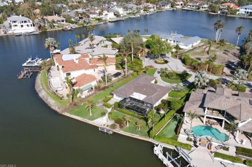 1823 Hurricane Hbr Ln, Naples FL 34102-5100 exterior