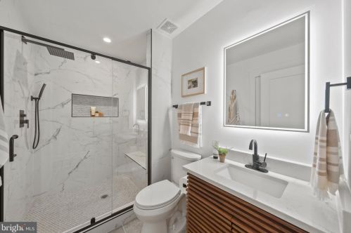 2706 Valley Dr, Alexandria VA  22302-2845 exterior