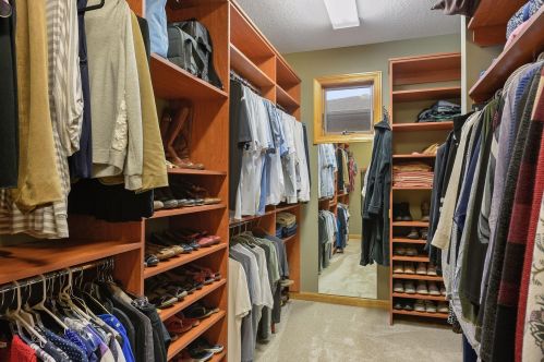 1676 Isabella Pkwy, Chaska MN 55318-3214 exterior