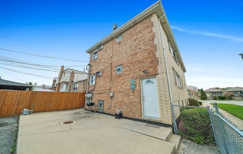 6724 63rd St, Chicago IL 60638-4004 exterior