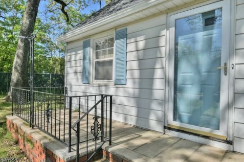 31 Adalist Ave, Kinnelon, NJ 07405-1703