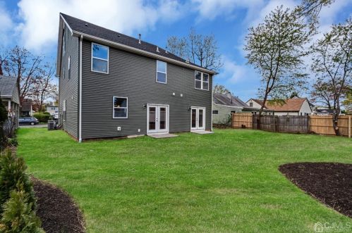 22 Stiles Rd, Edison NJ  08817-4137 exterior