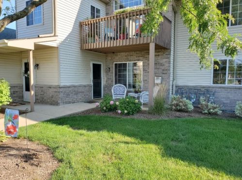 4967 Maple Leaf Cir, Milwaukee WI 53220-2780 exterior