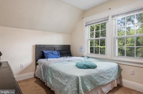 302 9 St, Chester PA 19013-1712 exterior