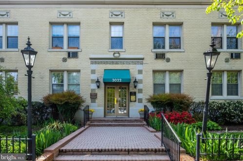3022 Wisconsin Ave, Washington DC  20016-5008 exterior
