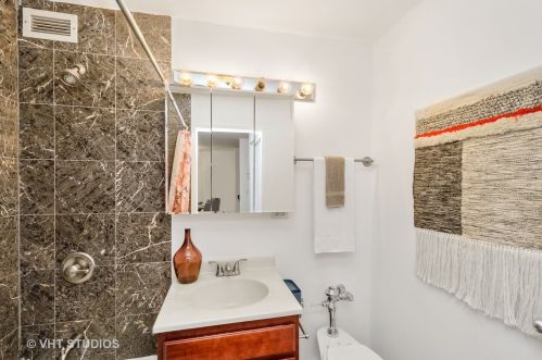 222 Pearson St, Chicago IL  60611-7347 exterior