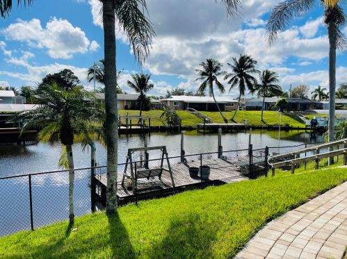 721 Calmoso Dr, Fort Pierce FL 34983-2208 exterior