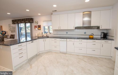 699 Longview Dr, Huntingdon Valley PA 19006-2219 exterior