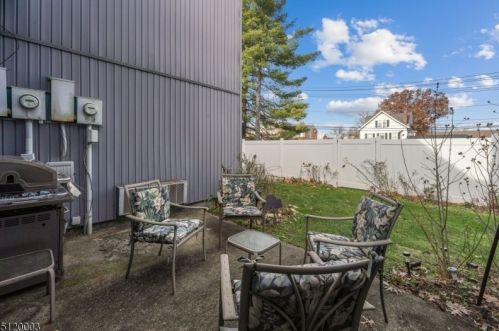 684 Irvington Ave, Maplewood NJ 07040-1623 exterior