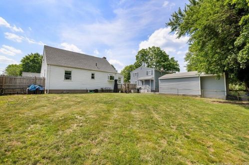 33 Deerfield Dr, Manchester CT 06040-3819 exterior