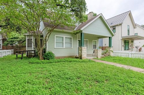 1205 22nd 1/2 St, Austin TX  78705-5397 exterior