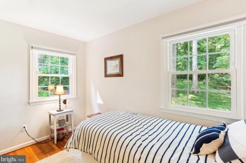 18052 Ml Crk Dr, Rockville MD 20855-1000 exterior