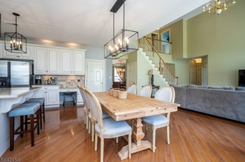 60 Crestview Dr, Clinton NJ 08809-2049 exterior