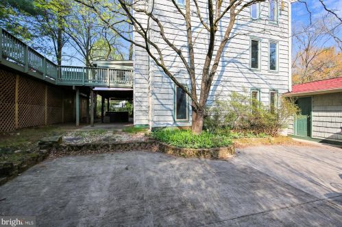 1904 Dundee Rd, Rockville MD 20850-3135 exterior