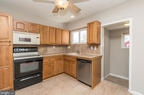 54 Elmwood Ave, Manor PA 19036-2321 exterior